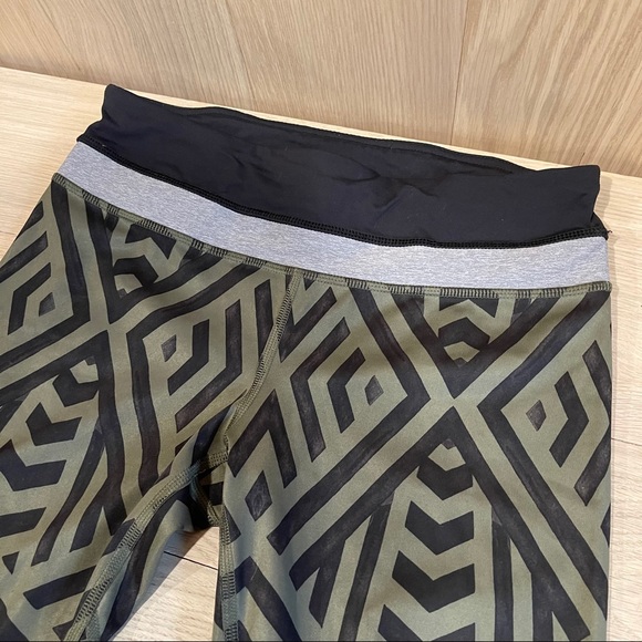 Aztec lululemon crop leggings for running - Picture 2 of 5